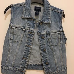 Denim Vest / sleeveless blue jean jacket S